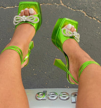 Load image into Gallery viewer, Green Missy SIZE 6
