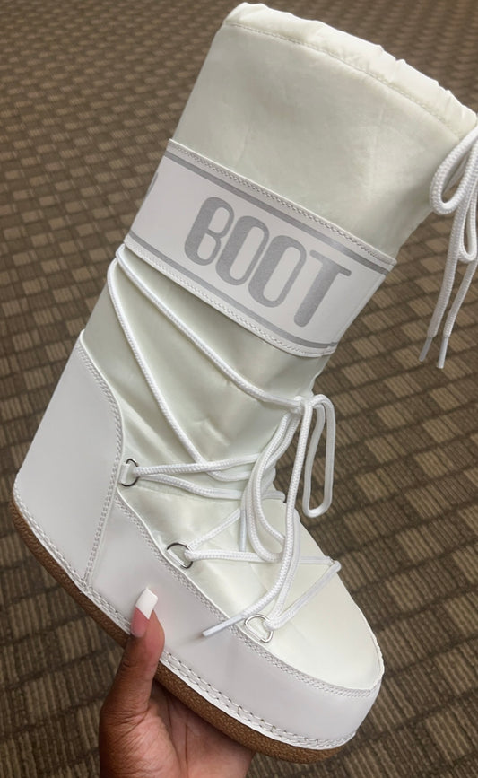 White Abominable Snow Boot 🤍