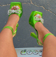 Load image into Gallery viewer, Green Missy SIZE 6
